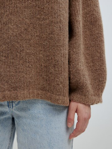 EDITED Sweter 'Swantje' w kolorze brązowy