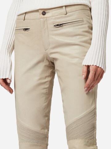 RICANO - Slimfit Pantalón 'Donna' en blanco