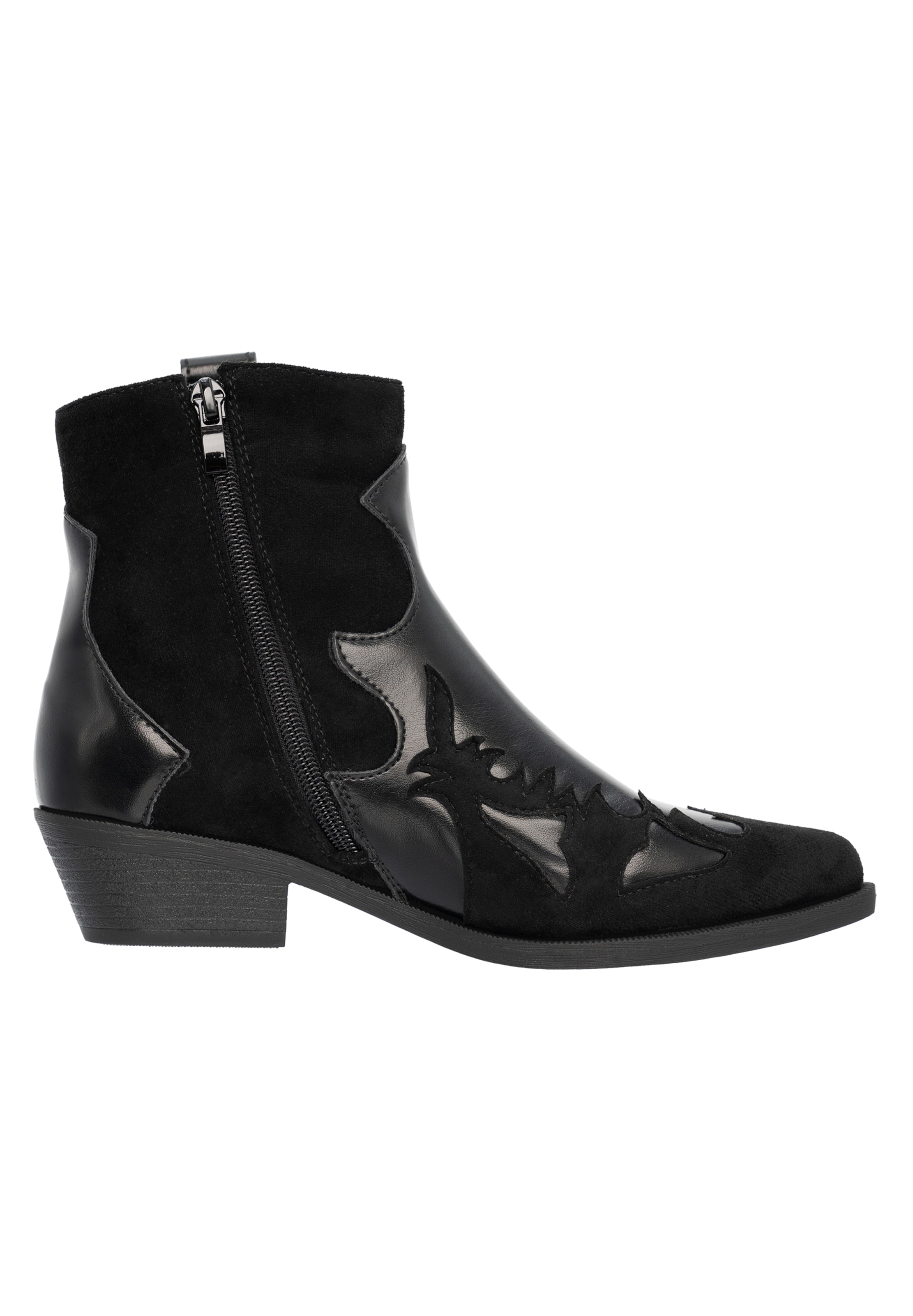 Salinyang Booties in Black