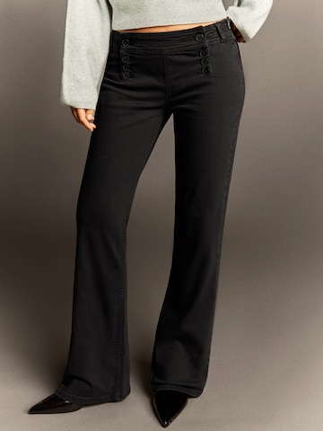 évasé Pantalon Bershka en noir : devant