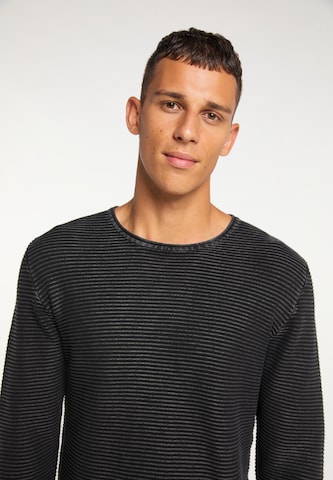 MO Sweater in Black