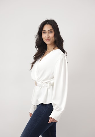 Camicia da donna di Elara in bianco