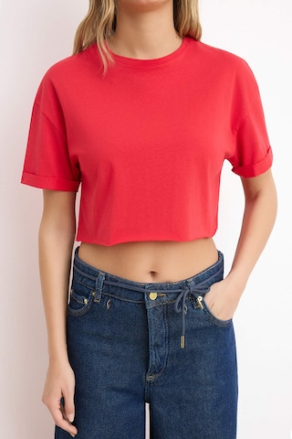 Tricou de la Trendyol pe roșu