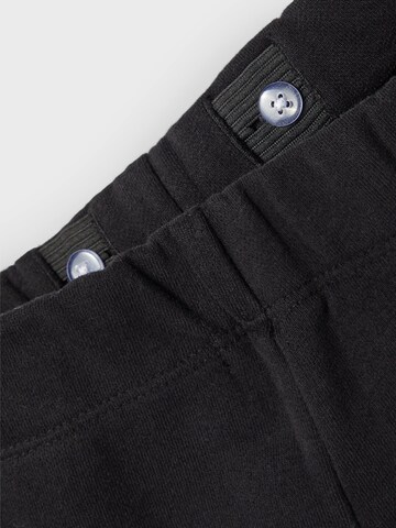 NAME IT - Tapered Pantalón 'Tulena' en negro