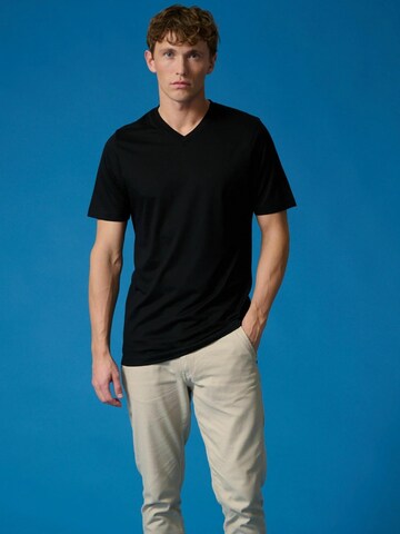 TEESHOPPEN Regular fit Button Up Shirt ' Basic V ' in Black