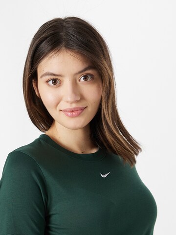 Nike Sportswear Tričko 'Essential' – zelená