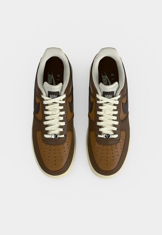 Nike Sportswear Sneakers laag 'Air Force 1 '07 LV8' in Bruin