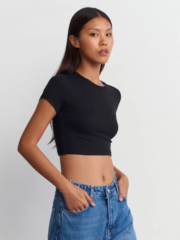 Dilvin T-Shirts in Schwarz: Vorderseite