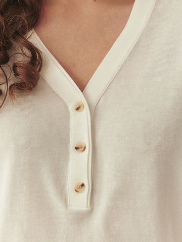 Pullover 'TELLA' di TATUUM in bianco