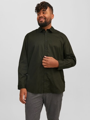 Coupe regular Chemise 'Gingham' Jack & Jones Plus en vert : devant