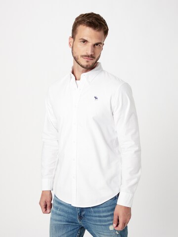 Abercrombie & Fitch - Ajuste regular Camisa de negocios en blanco: frente