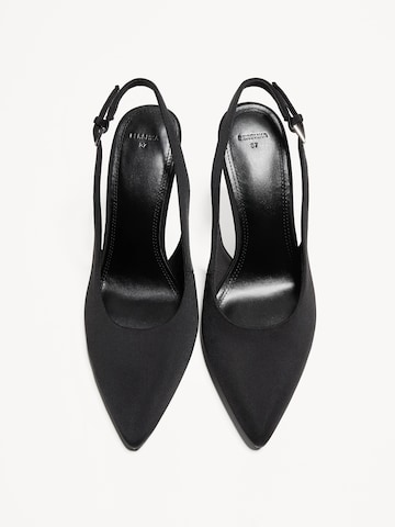Escarpins à bride arrière Bershka en noir