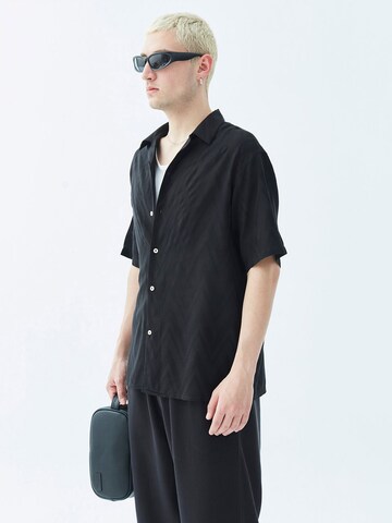 VAMOS CLO Comfort fit Button Up Shirt 'Birmingham' in Black