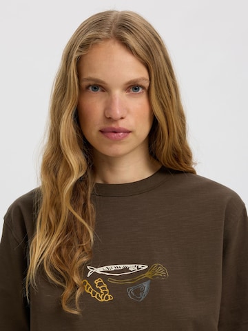 SELECTED - Camiseta en marrón