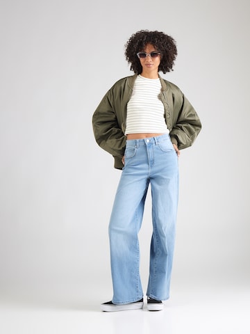 ONLY Μπλουζάκι 'ONLANITS' σε λευκό