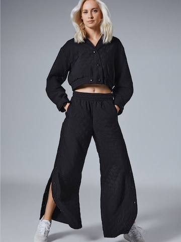 4TAILORS - Loosefit Calças 'Urban' em preto