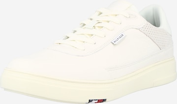 Sneaker low de la TOMMY HILFIGER pe alb: față