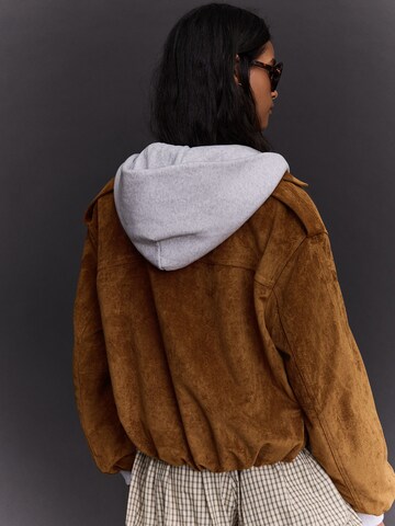 Bershka Overgangsjakke i brun