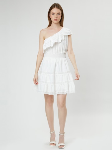 Influencer Φόρεμα σε λευκό