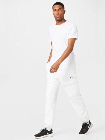 Effilé Pantalon Nike Sportswear en blanc