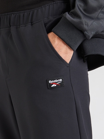 Reebok Normalny krój Spodnie sportowe 'REECE' w kolorze czarny