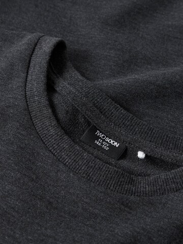 Sweat TWO SOON en gris