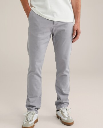 WE Fashion Slim fit Chino trousers in Grey: front