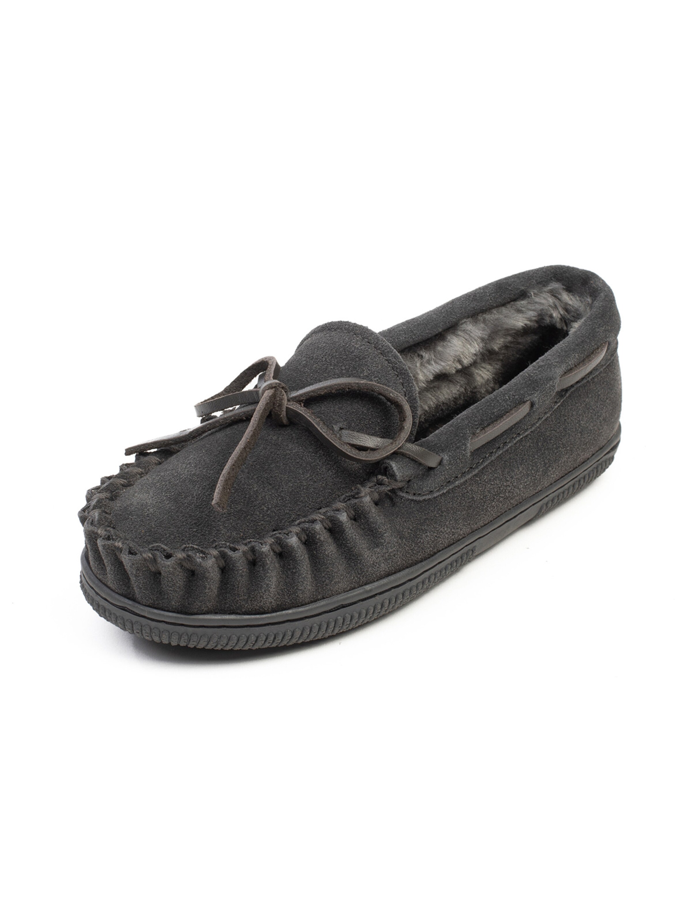 Chaussure basse 'Pile' Minnetonka en gris : devant