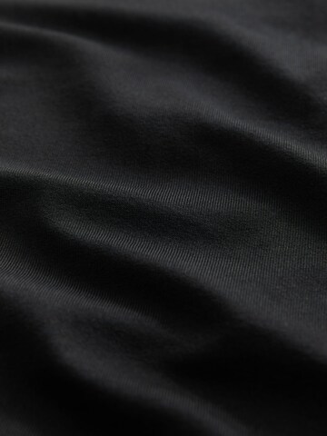 Next Top in Black