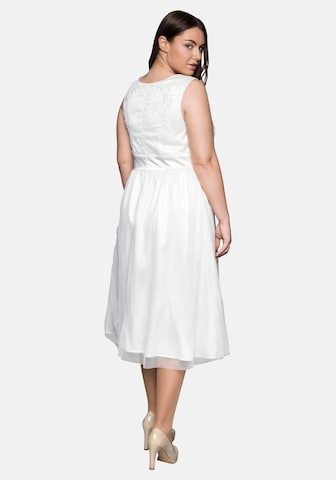 Robe de cocktail SHEEGO en blanc