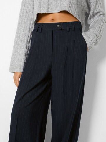 Bershka Wide leg Pleat-front trousers in Blue