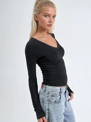Busem Blouse in Black
