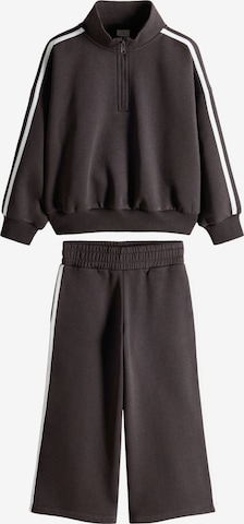 The Set Sweat suit in Brown: front