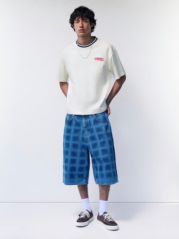 Pull&Bear Tričko 'STWD COMMUNITY PLAYER' – bílá