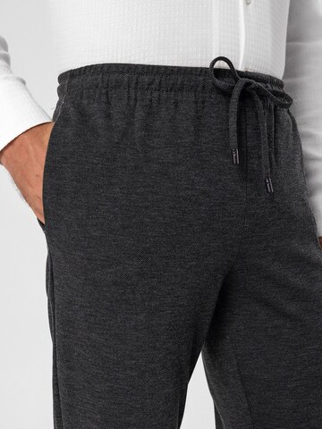 Antioch Regular Trousers in Grey