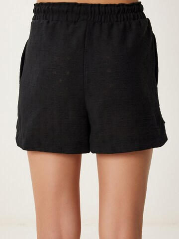 Happiness İstanbul Regular Housut värissä musta