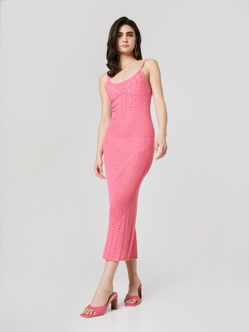 Robe d’été 'Simona' LENI KLUM x ABOUT YOU en rose : devant