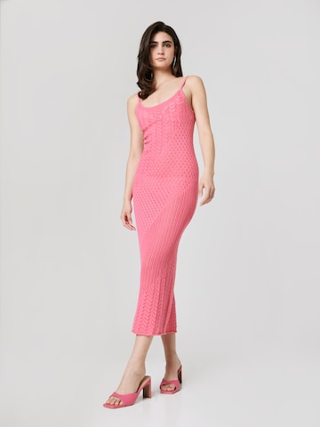 LENI KLUM x ABOUT YOU - Vestido de malha 'Simona' em rosa: frente