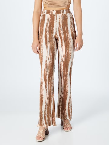 évasé Pantalon Nasty Gal en marron : devant