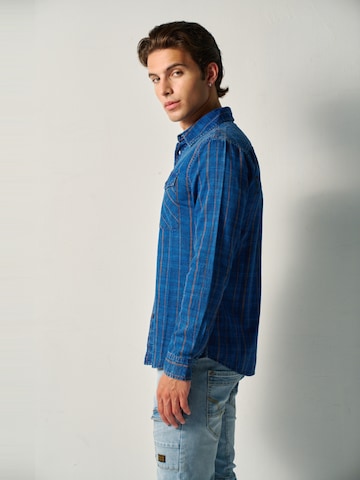 KOROSHI - Ajuste regular Camisa en azul