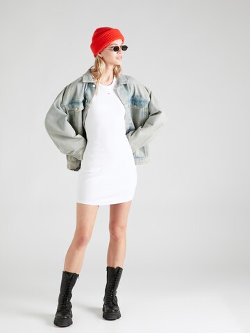 Robe 'ESSENTIAL' Tommy Jeans en blanc