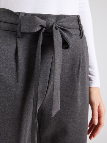 Tapered Pantaloni con pieghe 'Popye' di MSCH COPENHAGEN in grigio