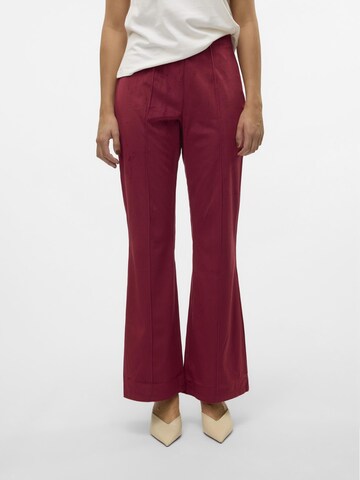 SOMETHINGNEW Flared Pleat-front trousers 'DIANA' in Red: front