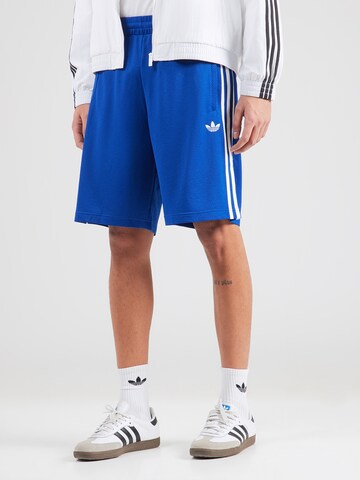 ADIDAS ORIGINALS Широка кройка Панталон в синьо: отпред