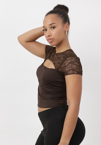 Haut Elara en marron