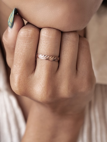 Hey Happiness Ring 'Twist Stack' in Gold