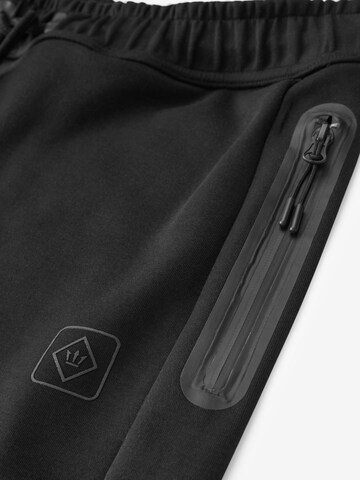 Tapered Pantaloni funzionali di Next in nero