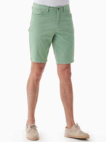 Organication Regular Shorts in Grün: Vorderseite