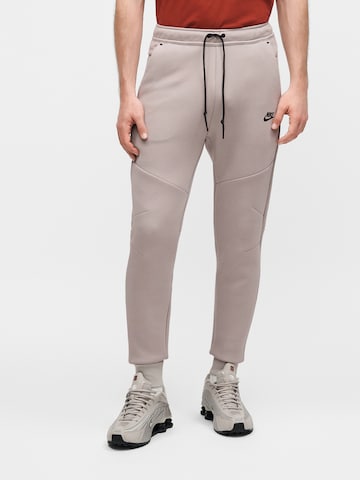 Effilé Pantalon 'TCH FLC' Nike Sportswear en gris : devant