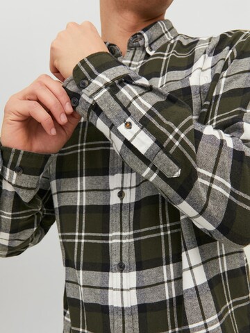 Regular fit Camicia di JACK & JONES in verde